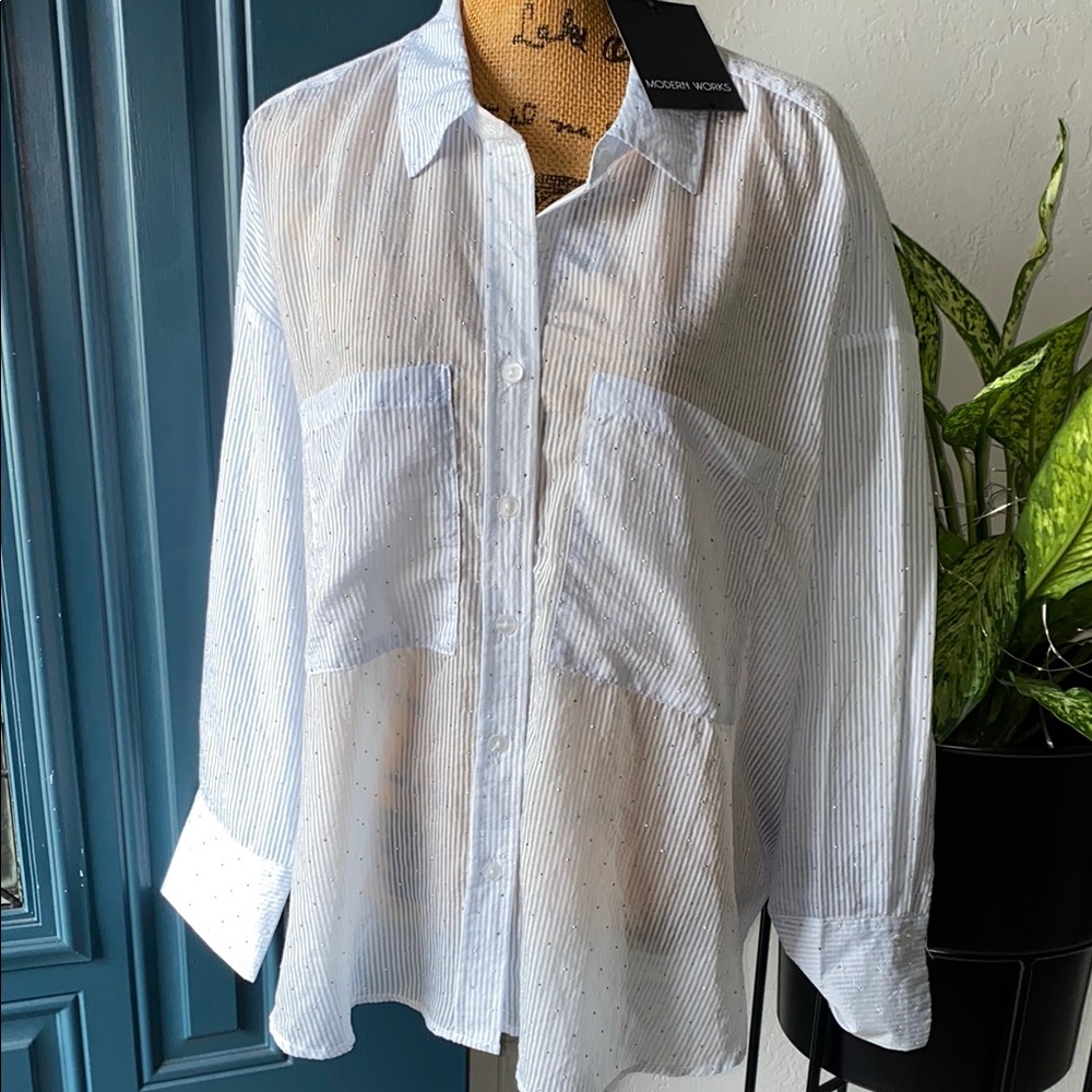 Modern Vintage White Blouse Relaxed Fit Timeless Design